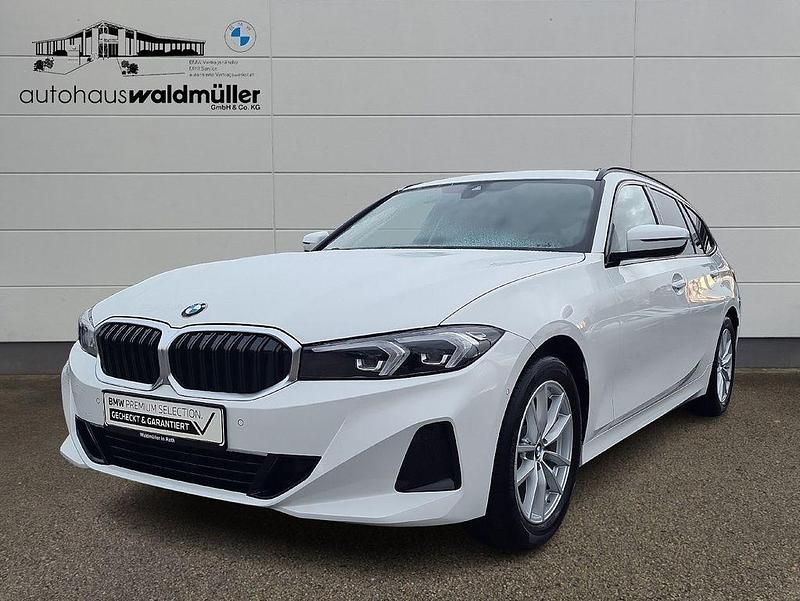 Weiß Gebraucht 2024 BMW 318 Comfort Edition Kombi | 32.201 € (Guter Preis) - Bild 1/4