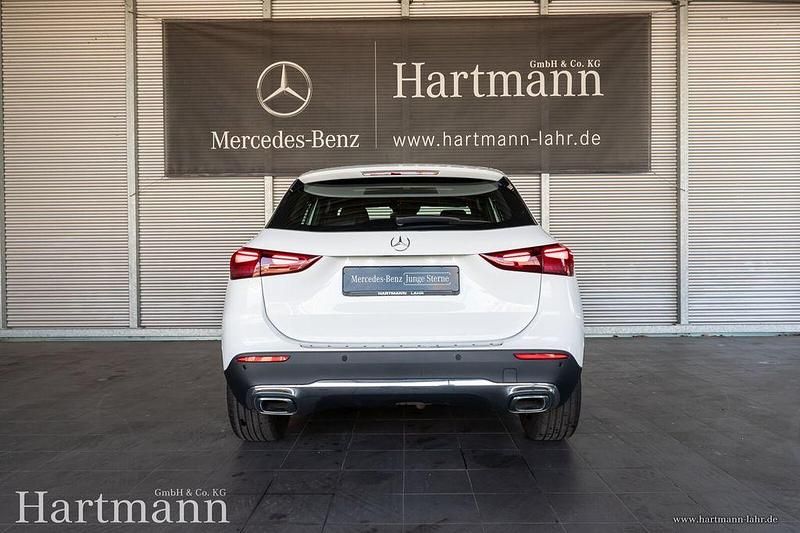 Gebraucht Mercedes GLA200 163 PS (119 kW) 2024 Polarweiß SUV