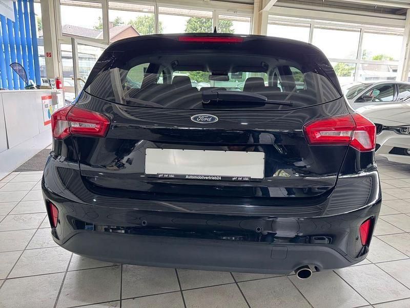 Gebraucht Ford Focus Cool & Connect 125 PS (91 kW) 2019 Schwarz Limousine