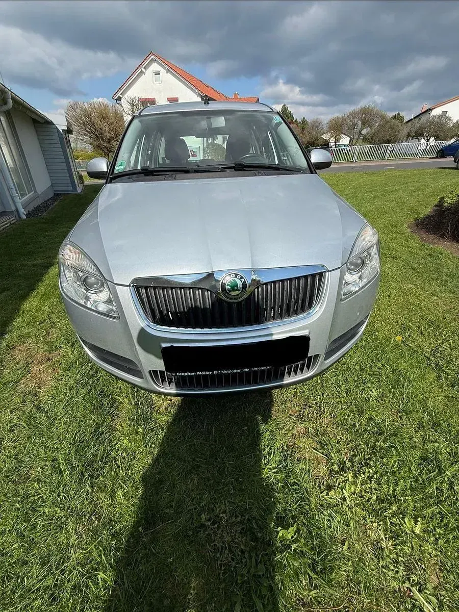 Gebraucht Skoda Roomster Comfort 105 PS (77 kW) 2009 Silber Van / Kleinbus