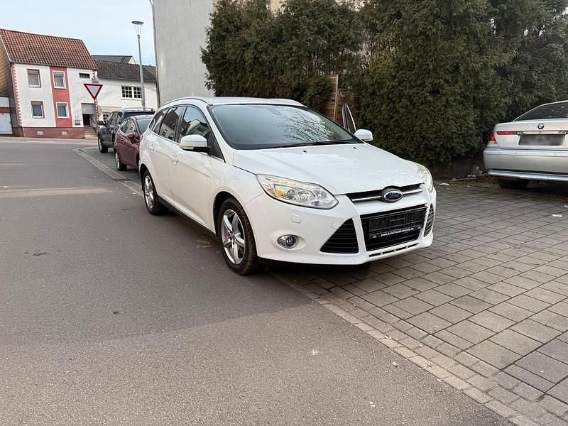 Gebraucht Ford Focus 2012 Weiß Limousine