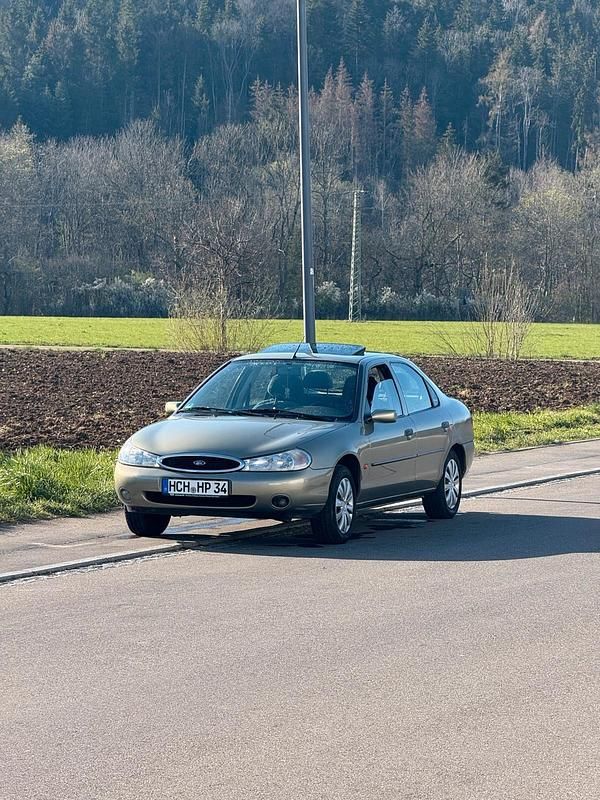 Gold Gebraucht 1999 Ford Mondeo Kleinwagen | 1.500 € - Bild 1/4
