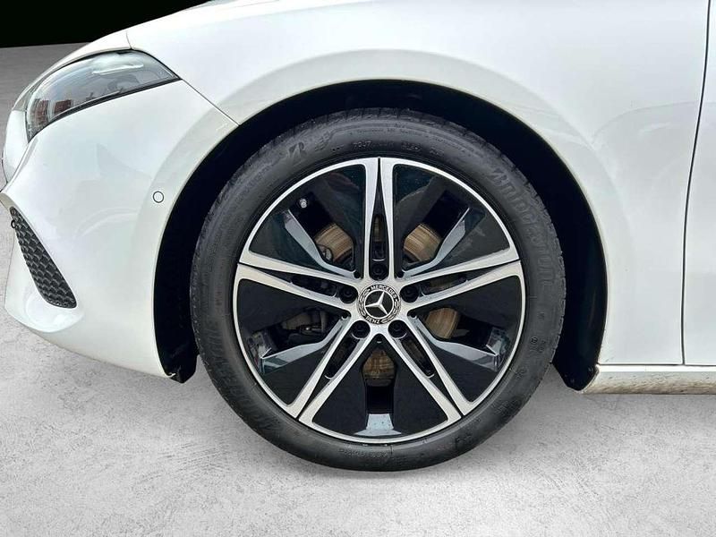 Gebraucht Mercedes A220 190 PS (139 kW) 2023 Unilack polarweiß Limousine