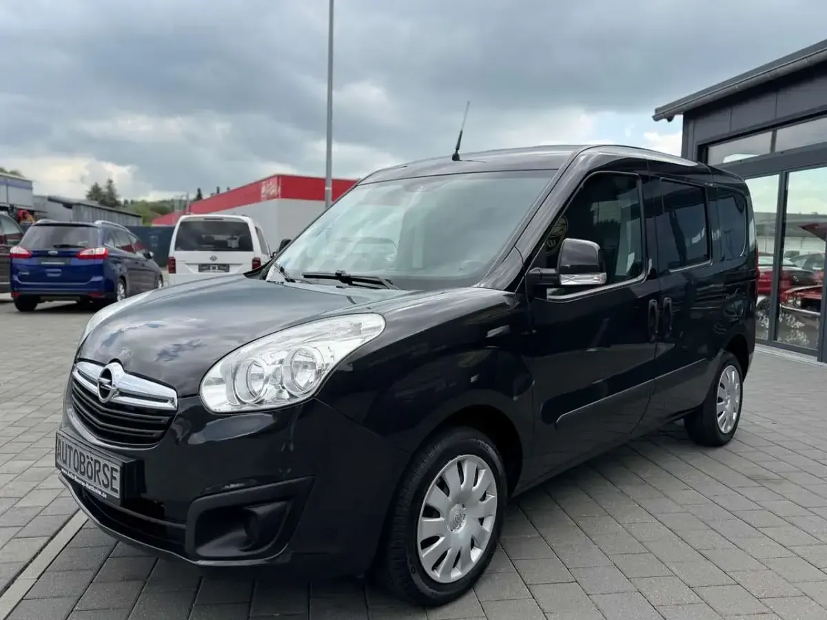 Gebraucht Opel Combo 95 PS (69 kW) 2017 Mitternachtsschwarz mi2 Van / Kleinbus
