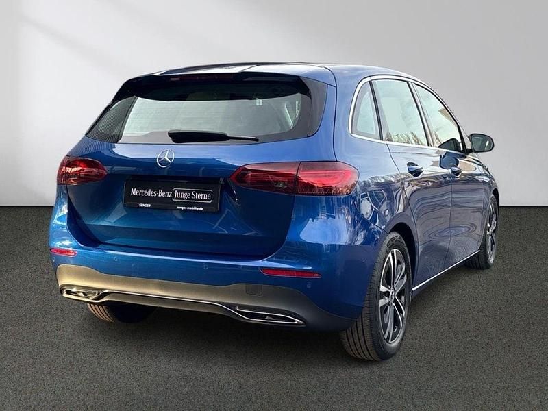 Gebraucht Mercedes B220 Progressive 190 PS (139 kW) 2025 Lack spektralblau Van / Kleinbus