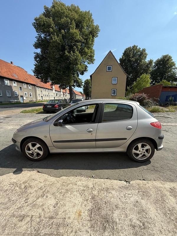 Silber Gebraucht 2006 Peugeot 206 Kleinwagen | 1.350 € - Bild 1/4
