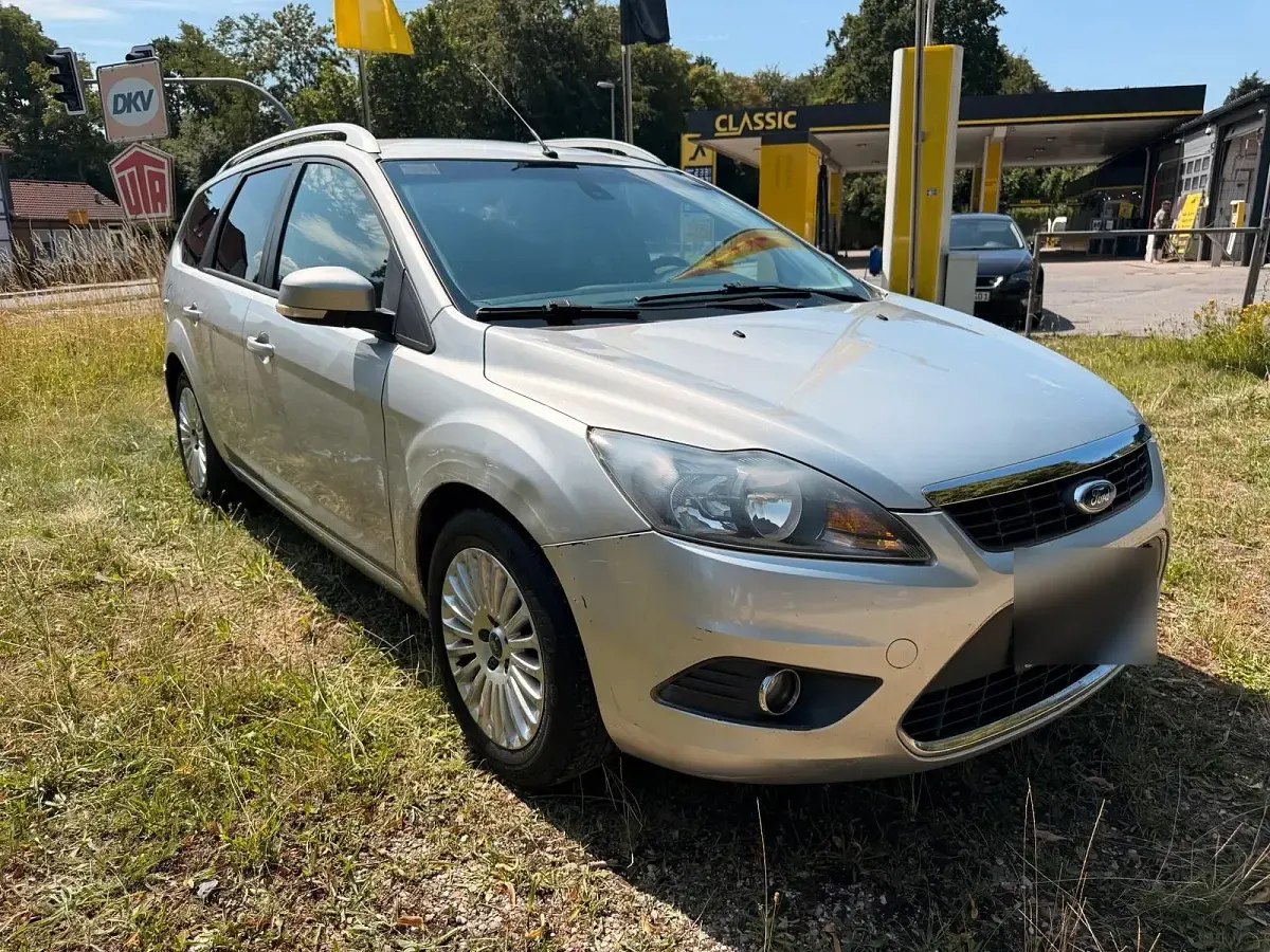 Gebraucht Ford Focus 108 PS (79 kW) 2010 Silber Kombi