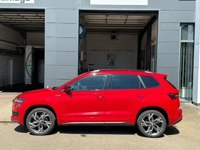 Gebraucht Skoda Karoq SportLine 150 PS (110 kW) 2023 Rot SUV