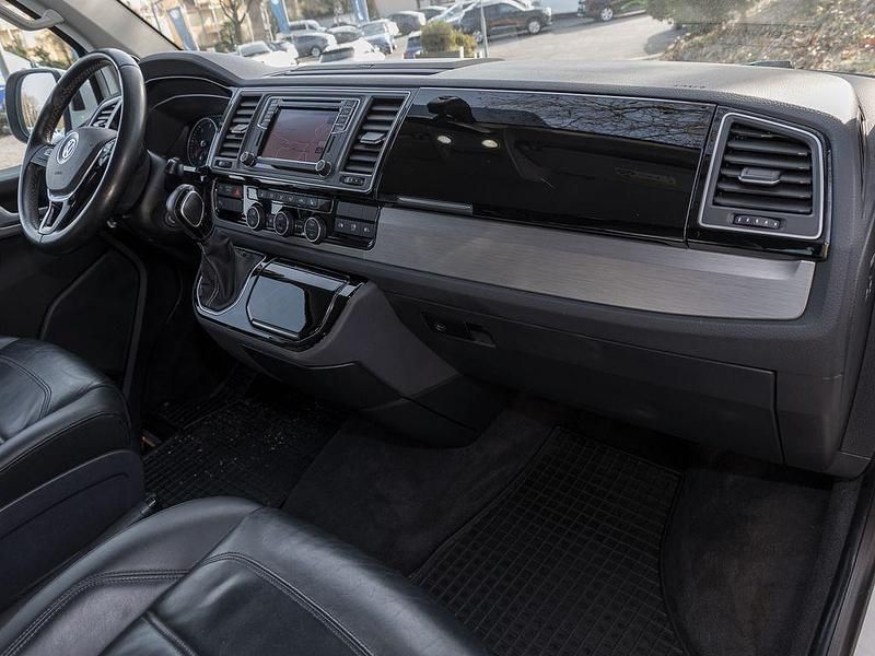 Gebraucht VW Multivan Generation Six 199 PS (146 kW) 2019 Oryxweiß perlmutteffekt Van