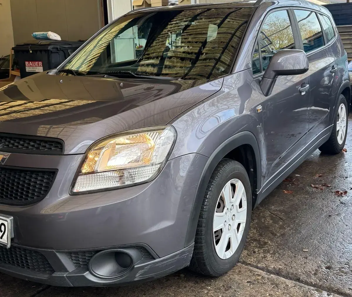 Gebraucht Chevrolet Orlando LS 141 PS (103 kW) 2011 Grau Van / Kleinbus