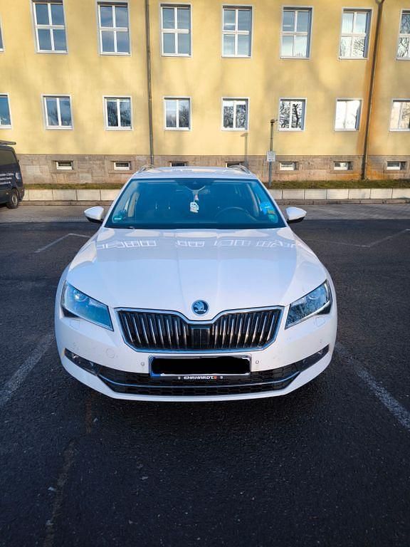 Gebraucht Skoda Superb Style 150 PS (110 kW) 2019 Weiß Kombi