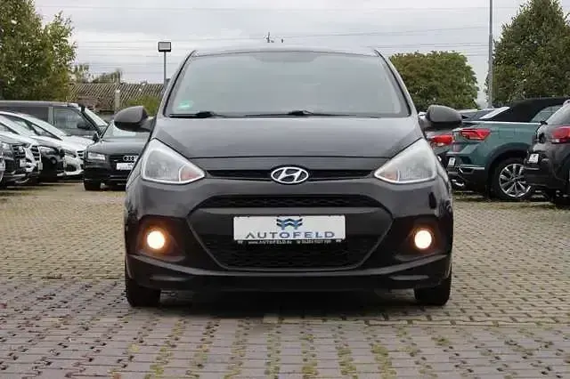 Gebraucht Hyundai i10 Classic 67 PS (49 kW) 2016 Schwarz Kleinwagen
