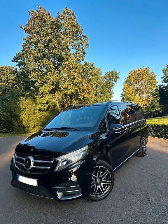 Schwarz Gebraucht 2016 Mercedes V250 Avantgarde Edition Van / Kleinbus | 38.000 € (Etwas zu teuer) - Bild 1/4