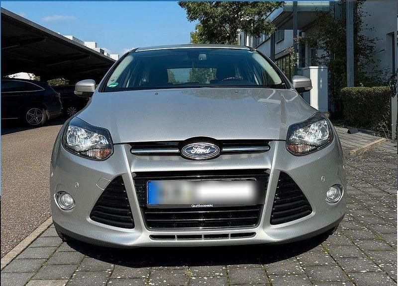 Silber Gebraucht 2013 Ford Focus Titanium Kombi | 5.000 € (Guter Preis) - Bild 1/4