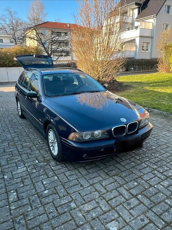 Gebraucht BMW 530 Basis 193 PS (141 kW) 2001 Blau Kombi