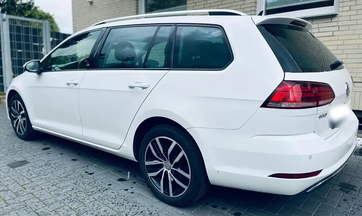 Gebraucht VW Golf VII 110 PS (80 kW) 2021 Weiß Kleinwagen