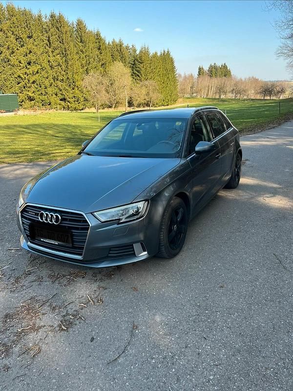 Gebraucht Audi A3 Sport 190 PS (139 kW) 2018 Grau Limousine