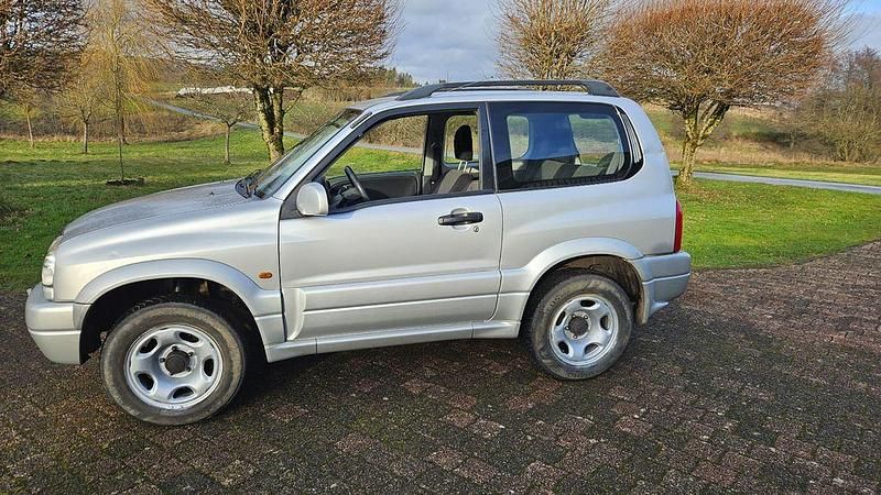 Silber Gebraucht 2003 Suzuki Grand Vitara SUV | 4.900 € - Bild 1/4