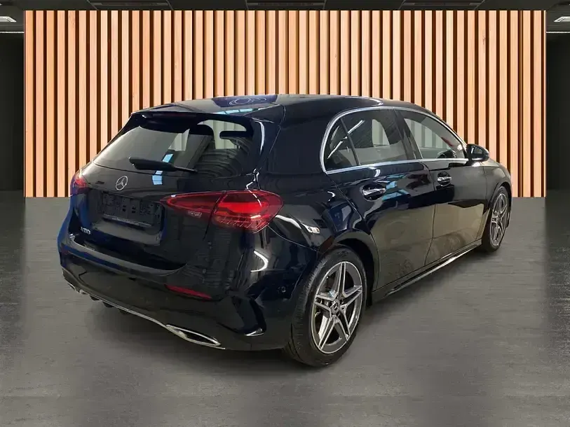 Gebraucht Mercedes A180 AMG 150 PS (110 kW) 2025 Schwarz cosmos schwarz (metallic) Limousine