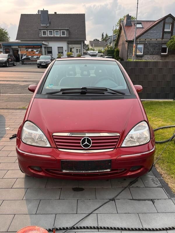 Rot Gebraucht 2001 Mercedes A190 Kleinwagen | 1.650 € (Etwas zu teuer) - Bild 1/4