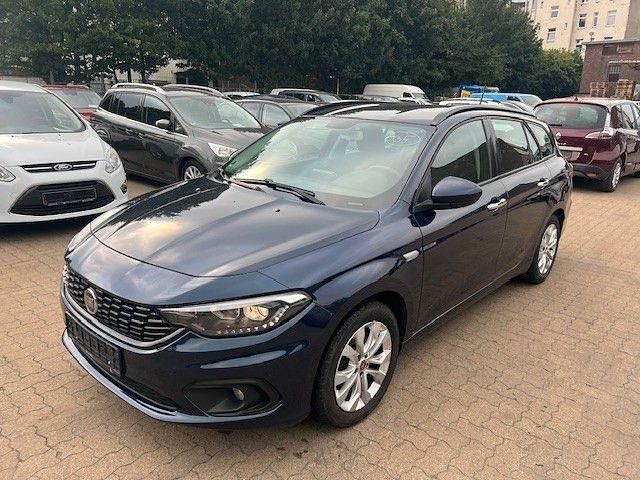 Blau Gebraucht 2017 Fiat Tipo Lounge Limousine | 7.490 € (Fairer Preis) - Bild 1/4