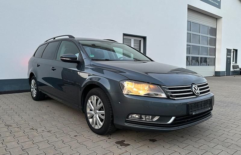 Gebraucht VW Passat Highline 122 PS (89 kW) 2011 Grau Kombi