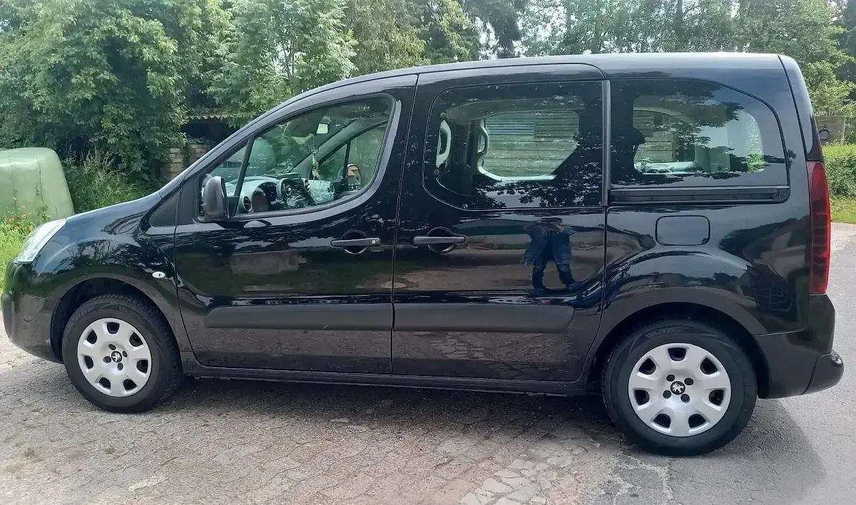 Gebraucht Peugeot Partner Tepee 110 PS (80 kW) 2018 Schwarz Van / Kleinbus