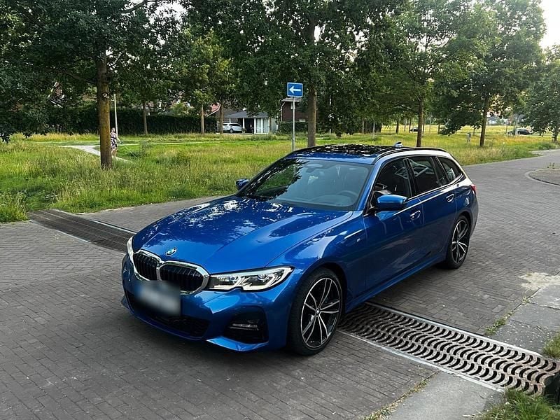 Blau Gebraucht 2019 BMW 330 M Sport Kombi | 30.165 € (Guter Preis) - Bild 1/4