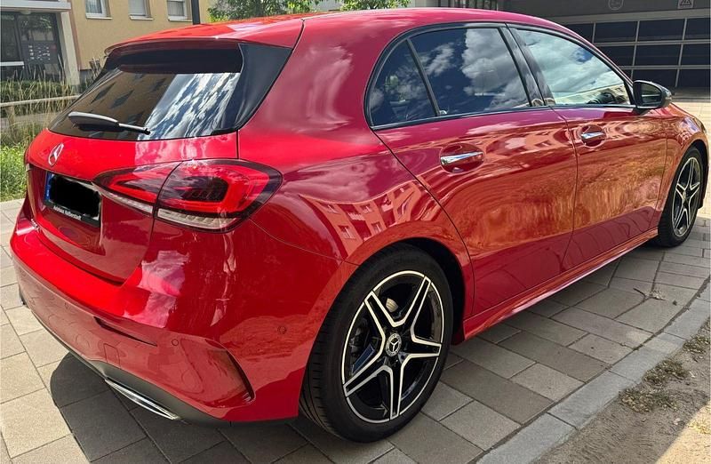 Gebraucht Mercedes A180 116 PS (85 kW) 2018 Rot Limousine