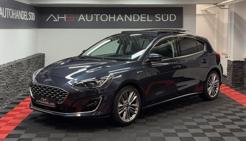 Grau Gebraucht 2020 Ford Focus Vignale Limousine | 20.499 € (Etwas zu teuer) - Bild 1/4