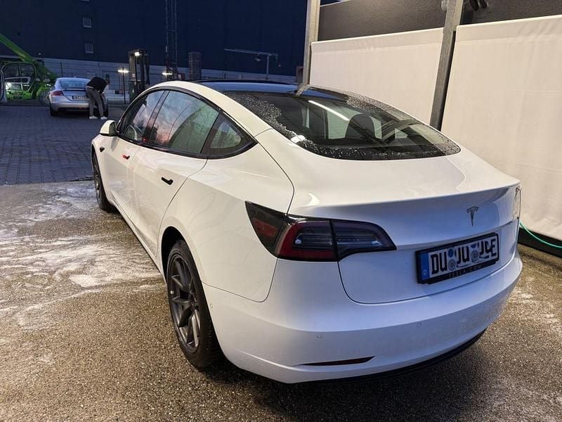 Gebraucht Tesla Model 3 Standard Range Plus 239 kW (325 PS) 2021 Weiß Limousine