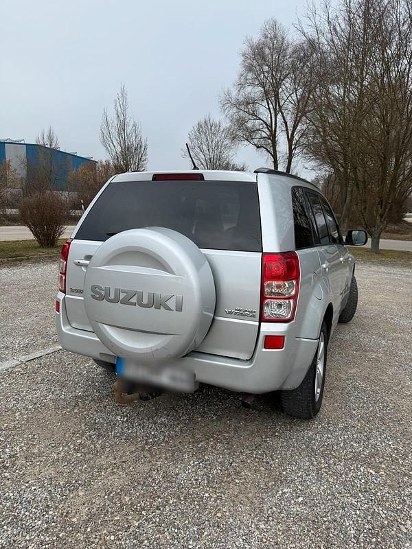 Gebraucht Suzuki Grand Vitara 129 PS (94 kW) 2008 Weiß SUV
