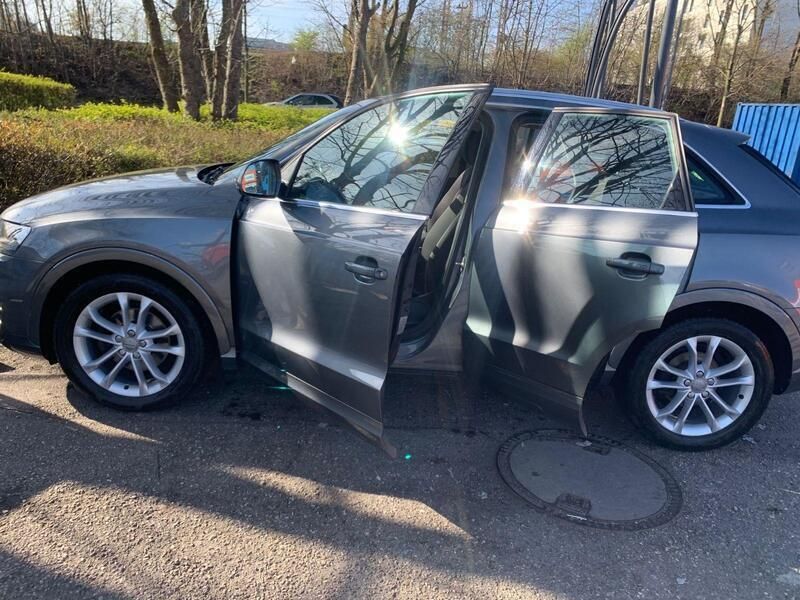 Grau Gebraucht 2012 Audi Q3 Sport SUV | 11.400 € (Fairer Preis) - Bild 1/4