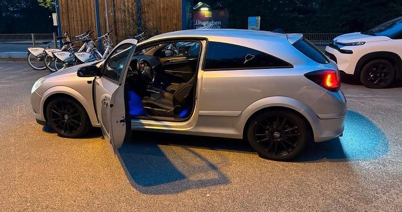Silber Gebraucht 2007 Opel Astra GTC Kleinwagen | 2.500 € - Bild 1/4