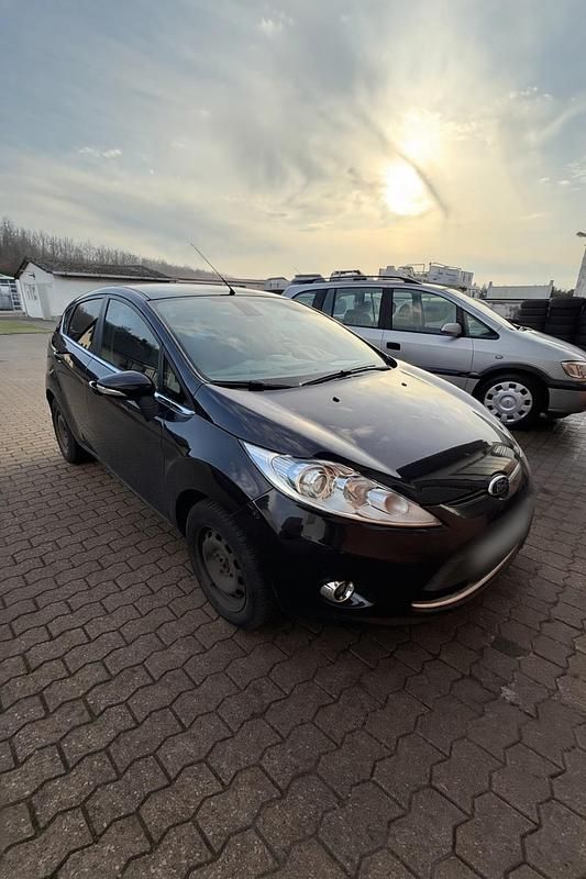 Schwarz Gebraucht 2010 Ford Fiesta Limousine | 2.999 € (Fairer Preis) - Bild 1/4