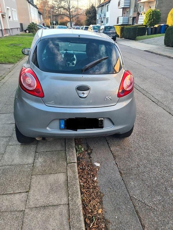 Grau Gebraucht 2010 Ford Ka Titanium Kleinwagen | 2.700 € (Guter Preis) - Bild 1/4