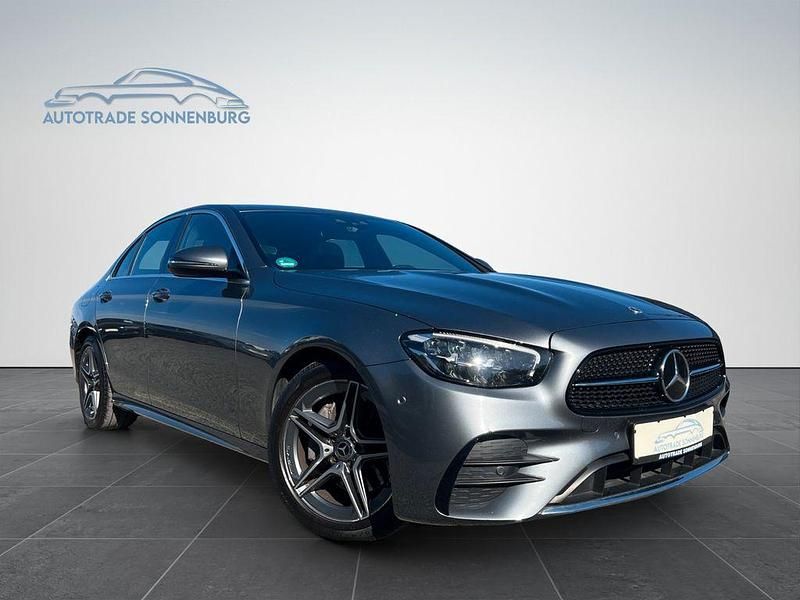 Grau Gebraucht 2022 Mercedes E220 AMG line Limousine | 43.990 € (Teuer) - Bild 1/4