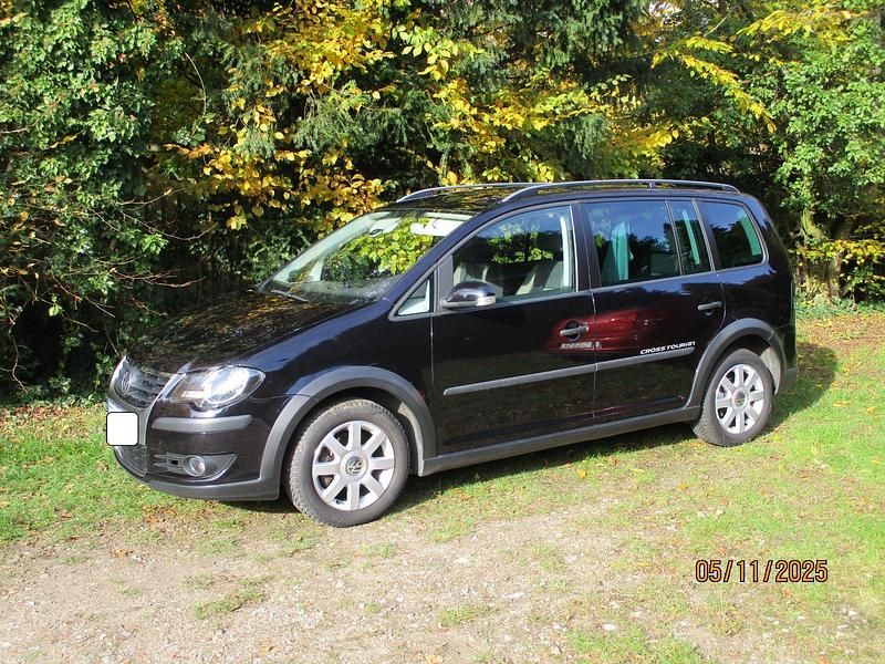 Schwarz Gebraucht 2007 VW Touran Cross Van / Kleinbus | 5.999 € (Fairer Preis) - Bild 1/4