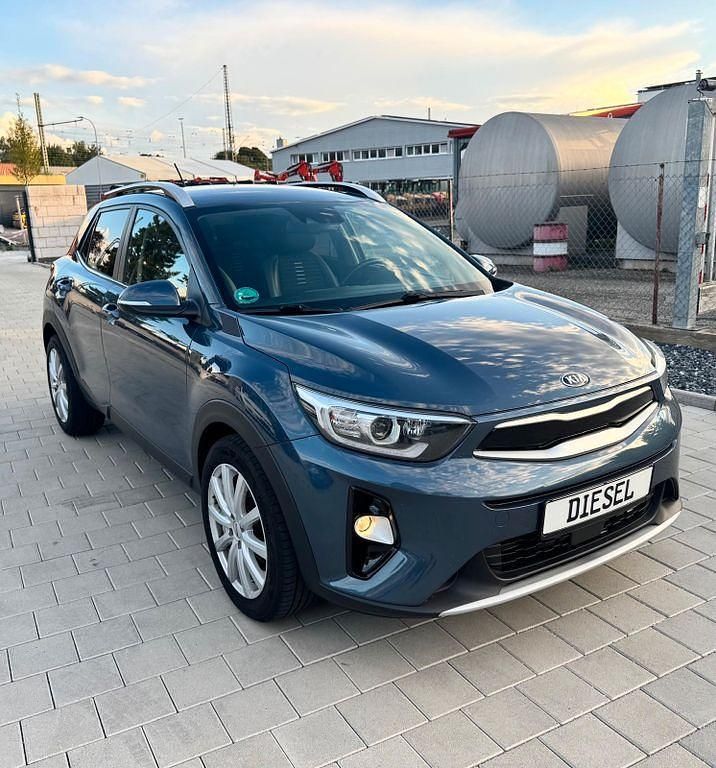 Blau Gebraucht 2017 Kia Stonic Spirit SUV | 9.990 € (Fairer Preis) - Bild 1/4