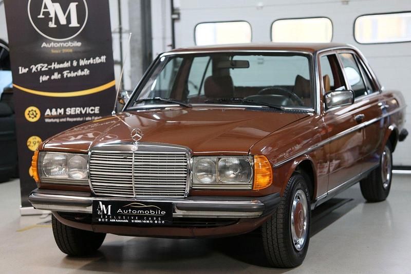 Braun Gebraucht 1983 Mercedes 200 Limousine | 8.999 € - Bild 1/4
