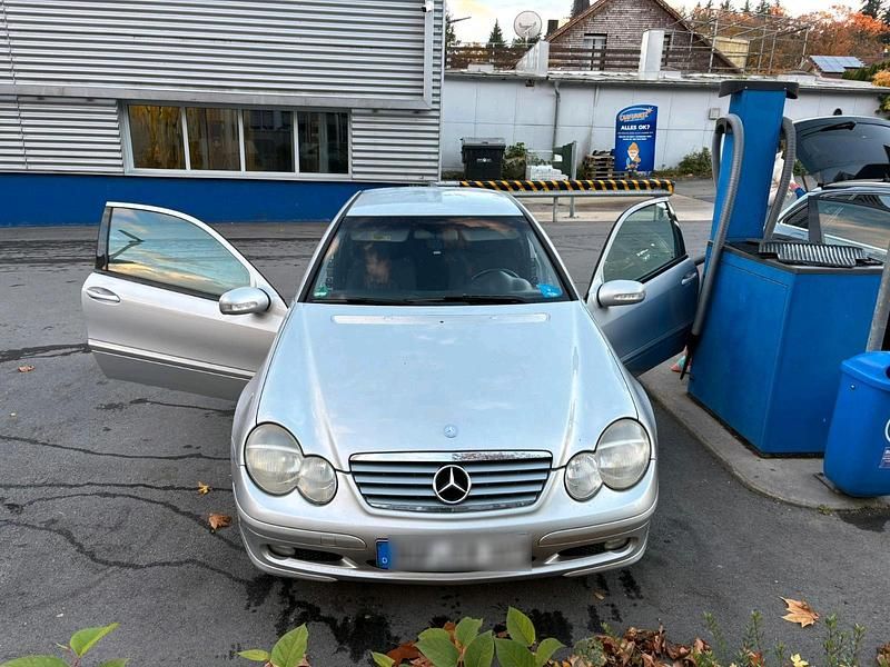 Silber Gebraucht 2004 Mercedes C180 Coupé | 2.300 € (Fairer Preis) - Bild 1/4