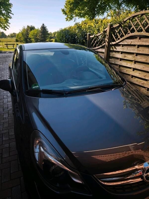 Grau Gebraucht 2011 Opel Corsa Satellite Kleinwagen | 3.900 € (Fairer Preis) - Bild 1/4