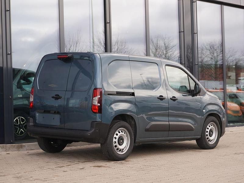Neu Fiat e-Doblò 100 kW (136 PS) 2026 Blau Van / Kleinbus