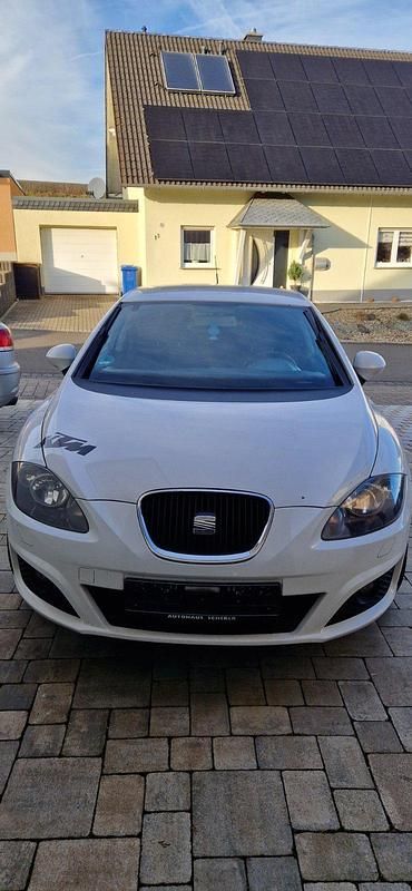 Weiß Gebraucht 2011 Seat Leon Kleinwagen | 2.500 € (Guter Preis) - Bild 1/4