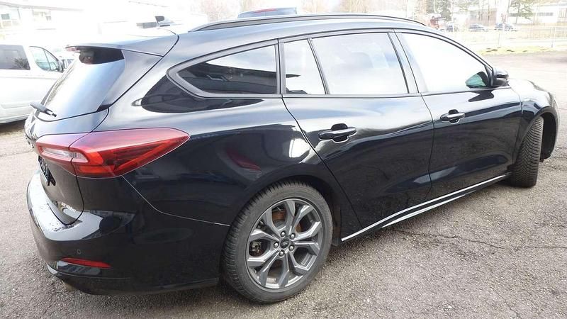 Gebraucht Ford Focus ST-Line 155 PS (114 kW) 2024 Obsidianschwarz metallic Kombi