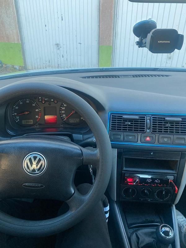 Gebraucht VW Golf IV 115 PS (84 kW) 2002 Silber Kleinwagen