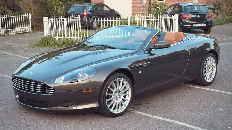 Grau Gebraucht 2009 Aston Martin DB9 Coupé | 39.990 € - Bild 1/4
