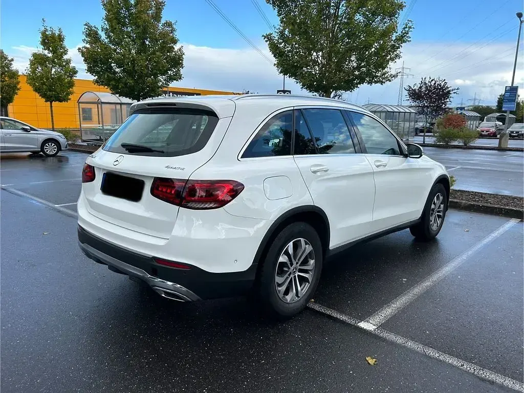 Gebraucht Mercedes GLC200 197 PS (144 kW) 2021 Weiß SUV