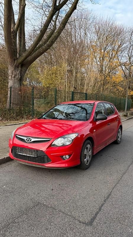 Rot Gebraucht 2010 Hyundai i30 Kombi | 2.200 € (Guter Preis) - Bild 1/4