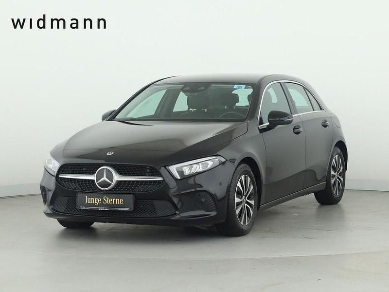 Unilack nachtschwarz Gebraucht 2022 Mercedes A200 Progressive Limousine | 22.850 € (Fairer Preis) - Bild 1/4